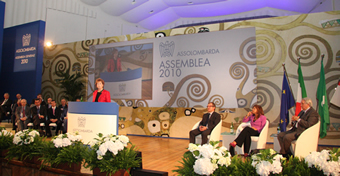 Assemblea-scenografia.jpg